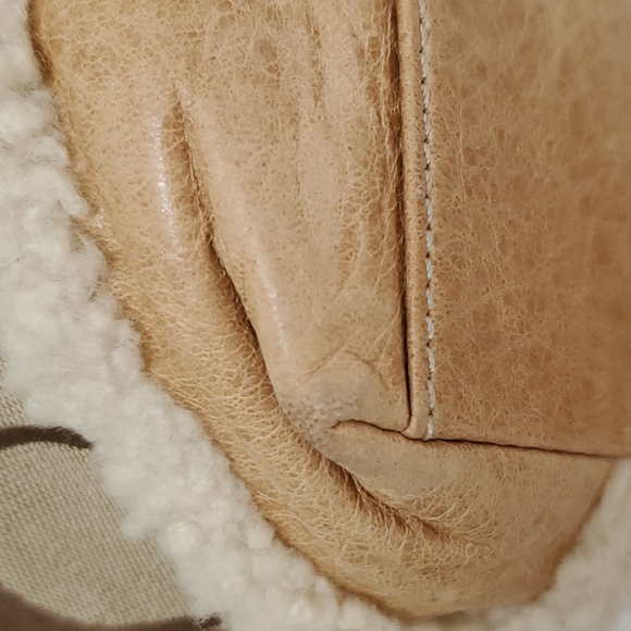 π₯³πHOST PICK!ππ₯³ π COACH Signature Fur-Trimmed Handbag π - Picture 13 of 16